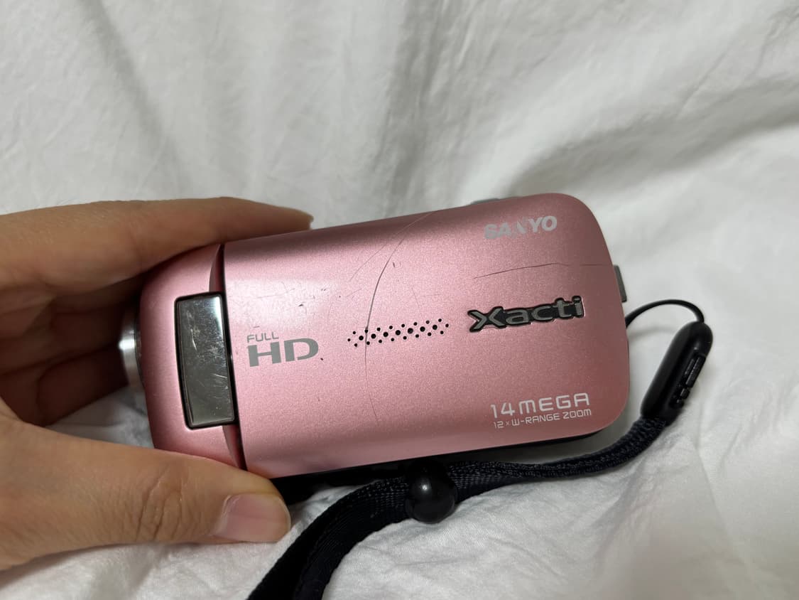 SANYO　Xacti　DMX-GH1 Sanyo Dual Camera Xacti DMX-CG100 and DMX-GH1 • Camera News