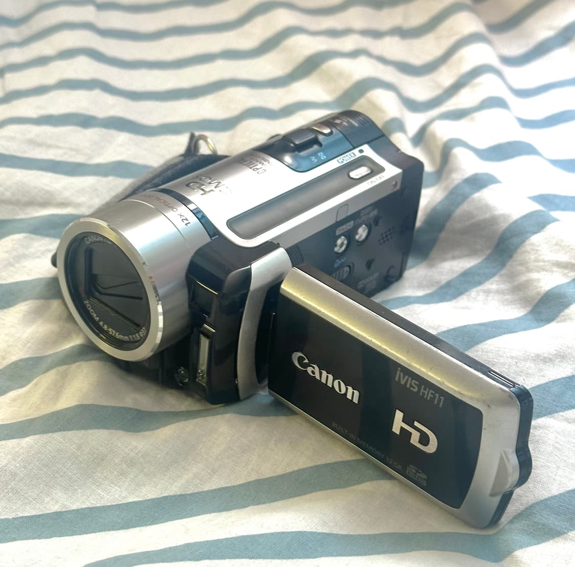 Ivis Hf11 Canon IVIS HF11 ビデオカメラ