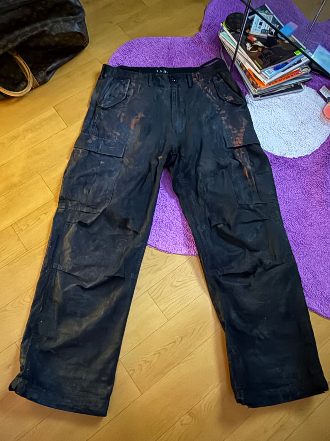 P.L.N CARGO PANTS BLK OIL SKIN