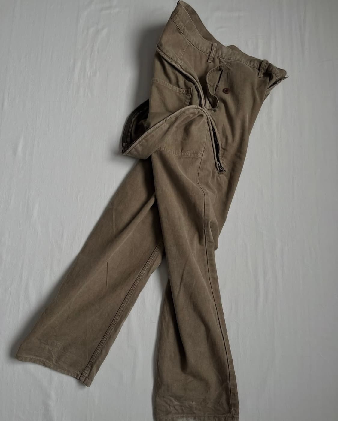 FINAL HOME Back Zip Gimmick Pants | 후루츠패밀리