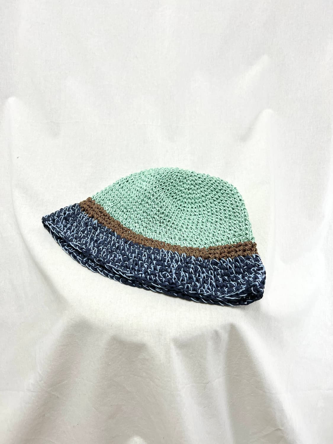 Misu a barbe leaf bucket | 후루츠패밀리 Misu a barbe leaf bucket | 후루츠패밀리