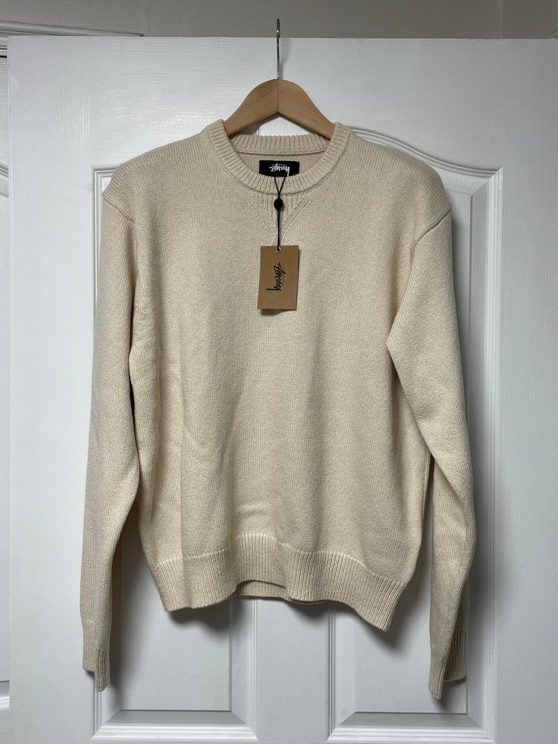 Stussy Roll V-Neck Logo Sweater, natural, 117246-natl Stussy Roll V-Neck Logo Sweater, natural, 117246-natl