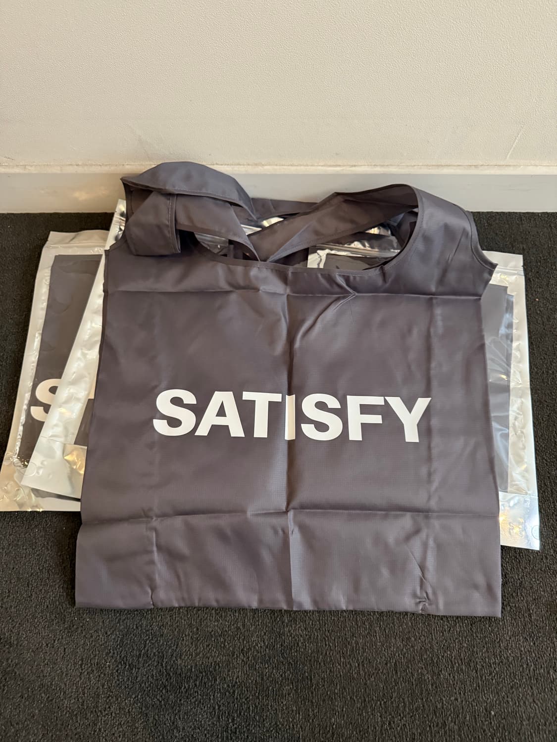 SATISFY Running tote bag グレー エコバッグ エコバッグの