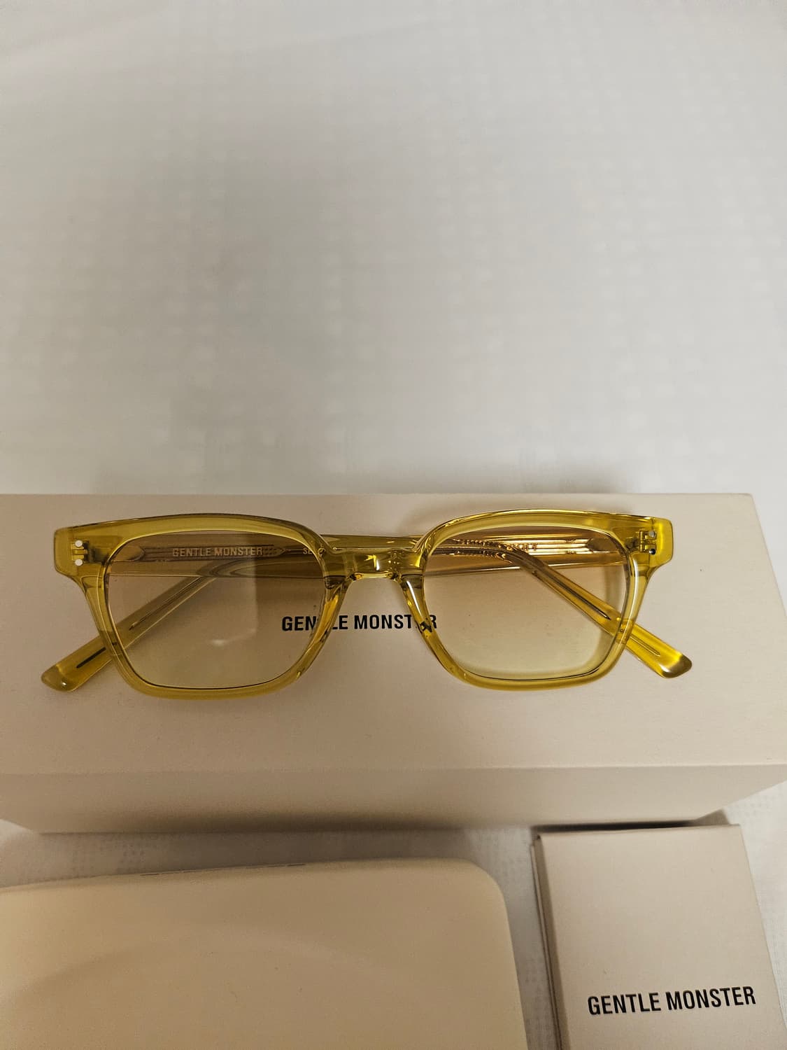 小物 GENTLE MONSTER LEROY OL2 美品 GENTLE MONSTER ジェントルモンスター サングラス LEROY ブラック