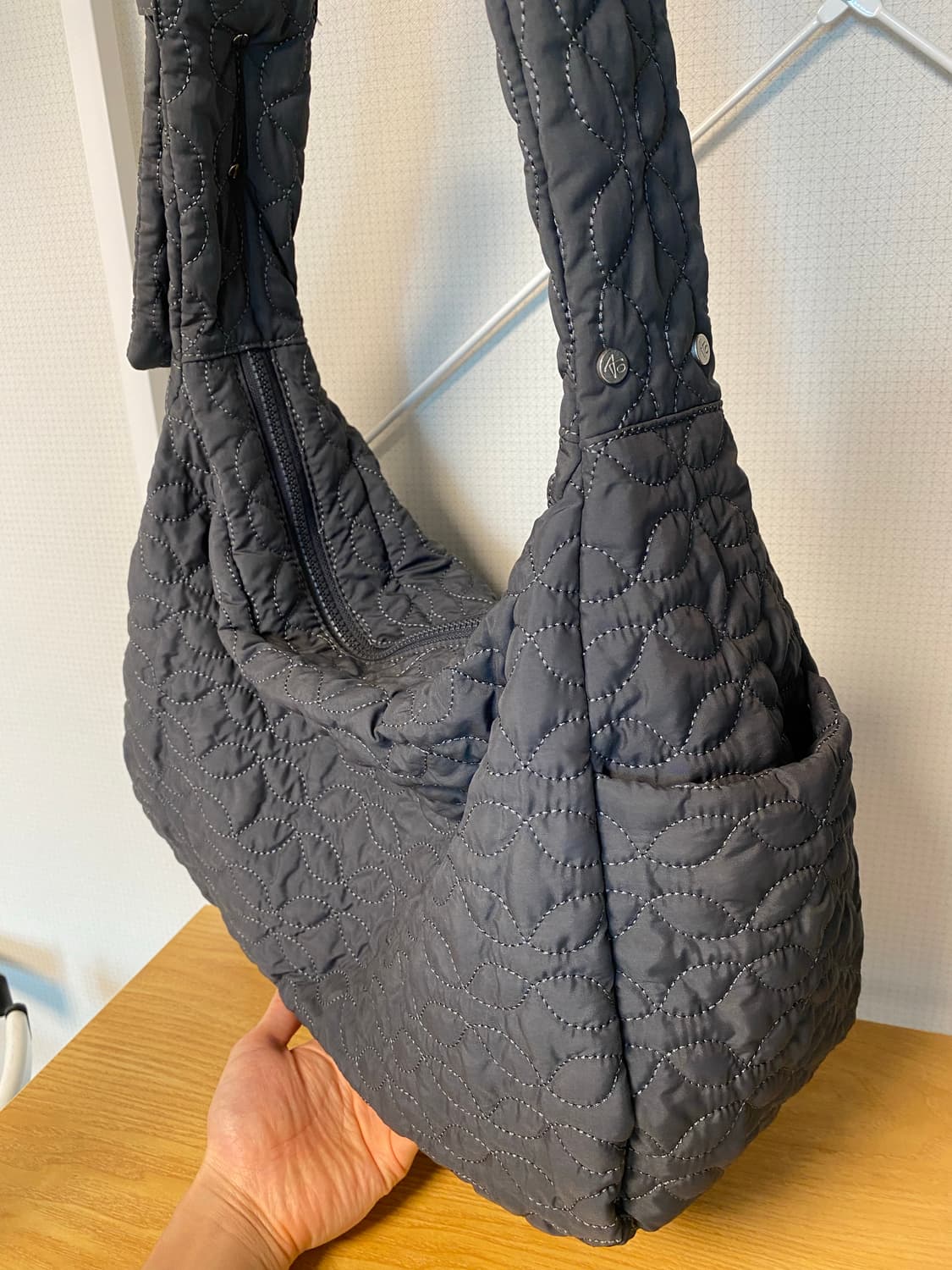 ADDOFF LIV padded bag [grey] | 후루츠패밀리