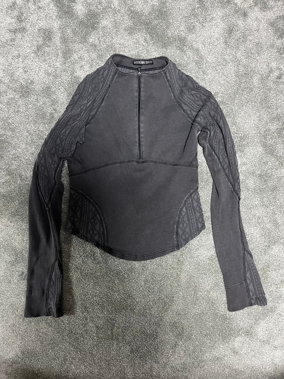 HYEIN SEO ヘインソ half zip top Shop HYEIN SEO HALF-ZIP SPORT TOP