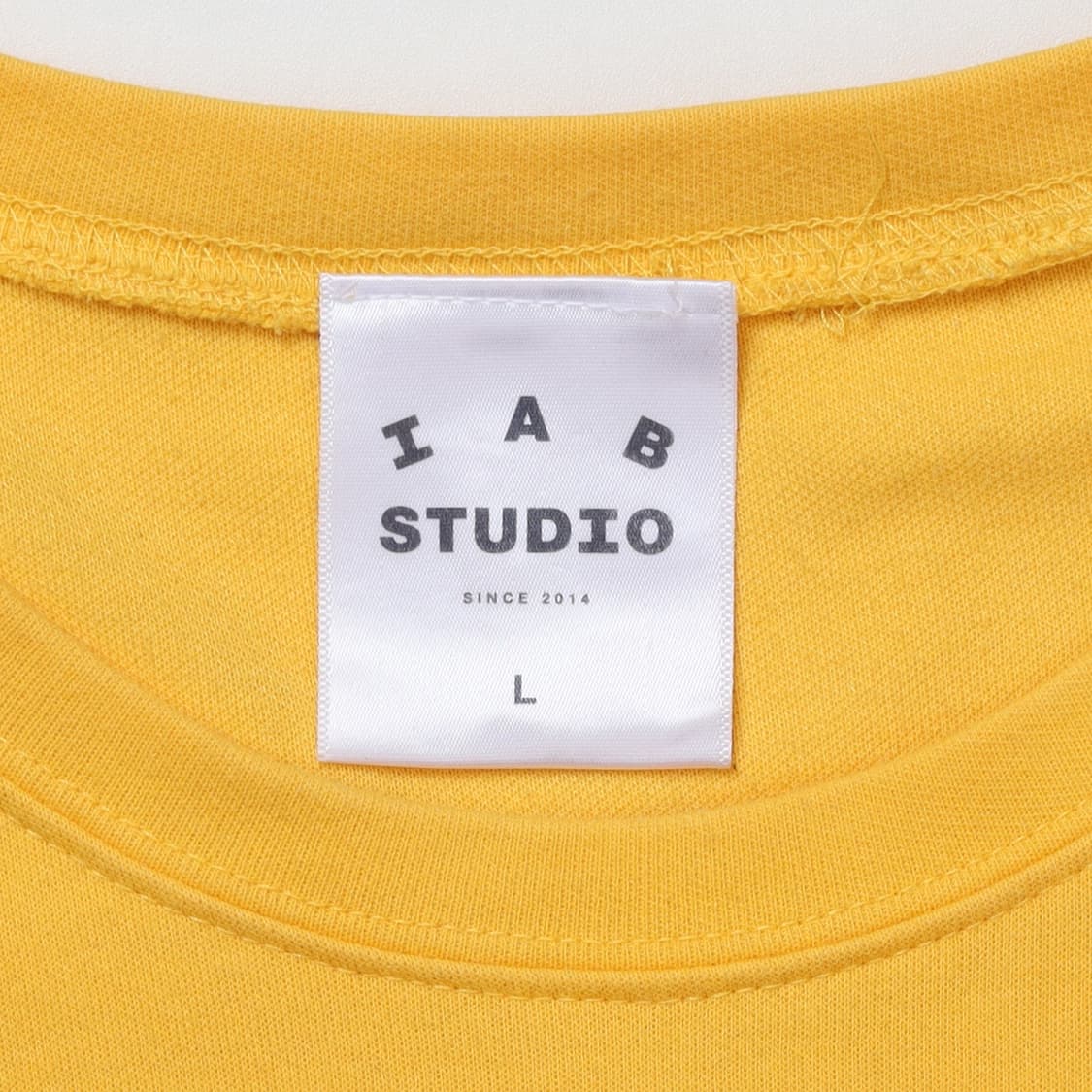 ★送料 関税込★IAB Studio★IAB Studio T-Shirt White Burgundy 아이앱 스튜디오 티셔츠 화이트 버건디 | IAB STUDIO - 슈프라이즈