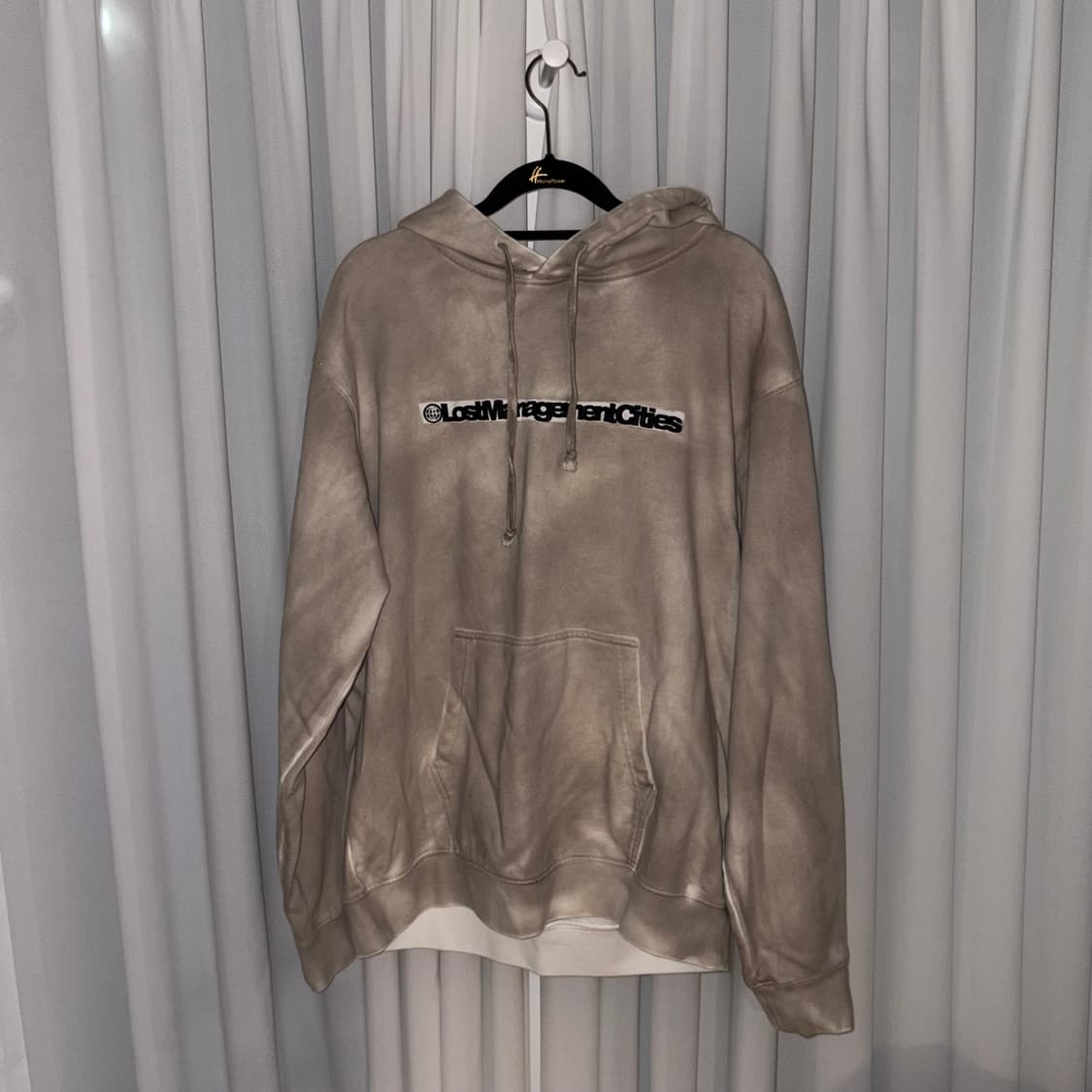 ★LMC★ BOLD FN DIRTY BRUSH HOODIE sand BOLD FN DIRTY BRUSH HOODIE sand - LMC | 엘엠씨