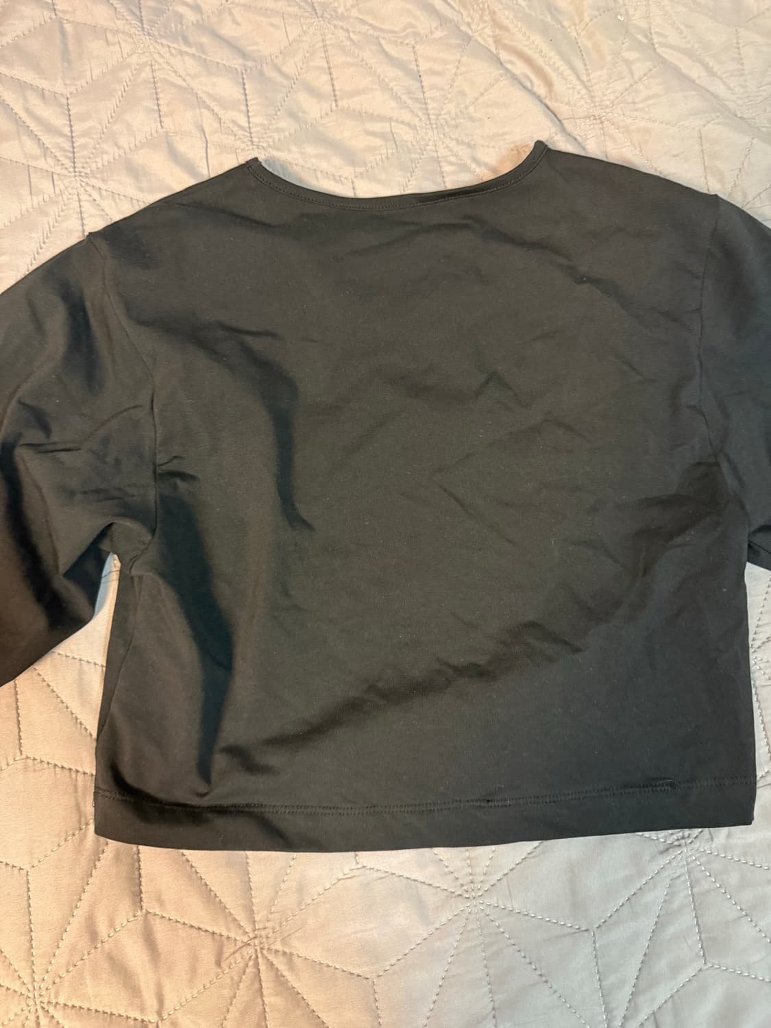 【MISCHIEF】RHOMBUS 3-QUARTER CROPPED T-SHIRT BLACK TRIPLE STORE ::