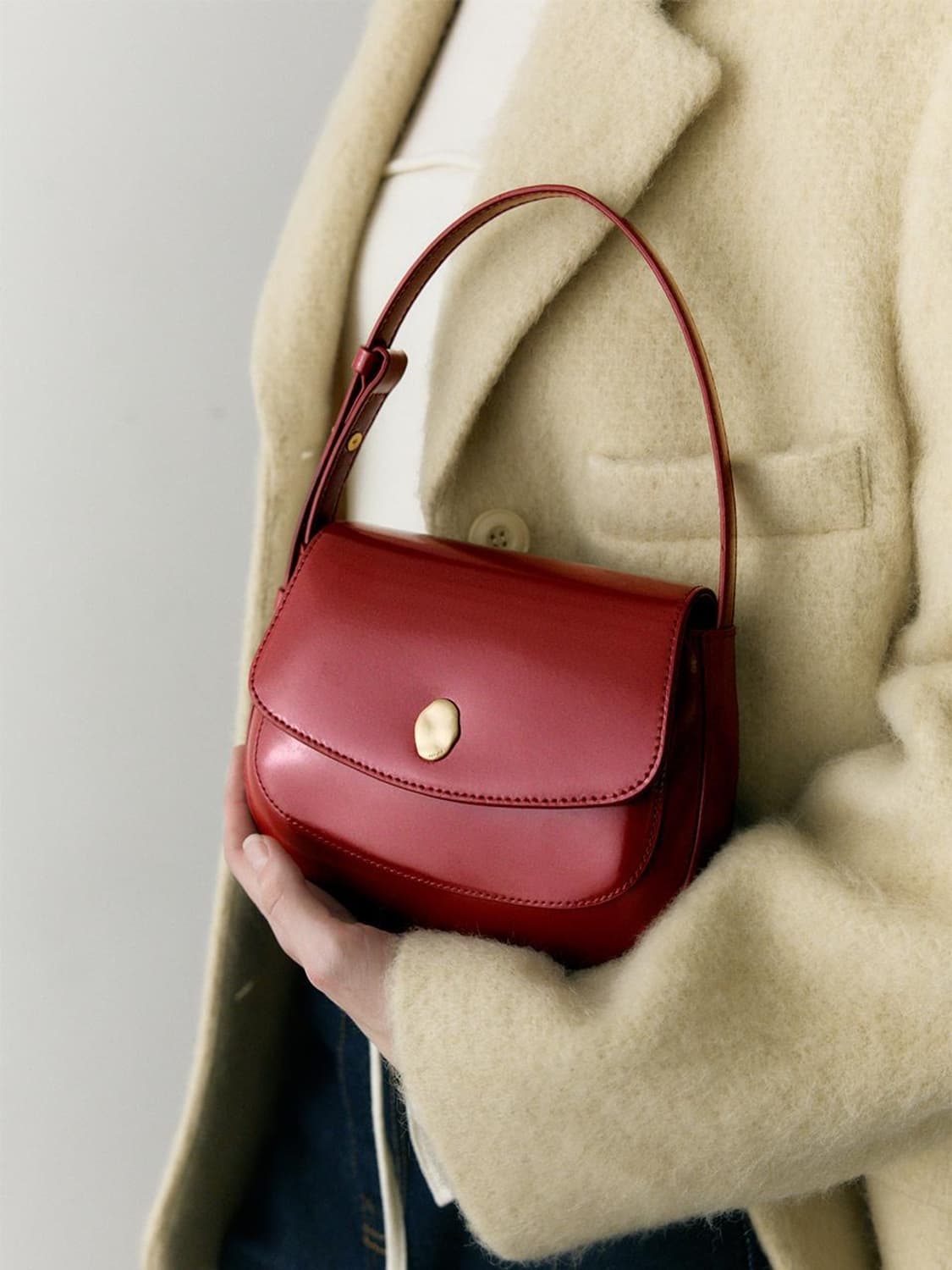 OSTKAKA | AMUSE MINI SADDLE RED [正規品/関税込] OSTKAKA Amuse Mini Saddle Red | 후루츠패밀리