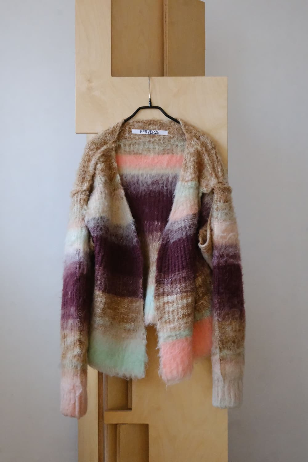 PERVERZE Gradient Stripe Wide Cardigan | 후루츠패밀리
