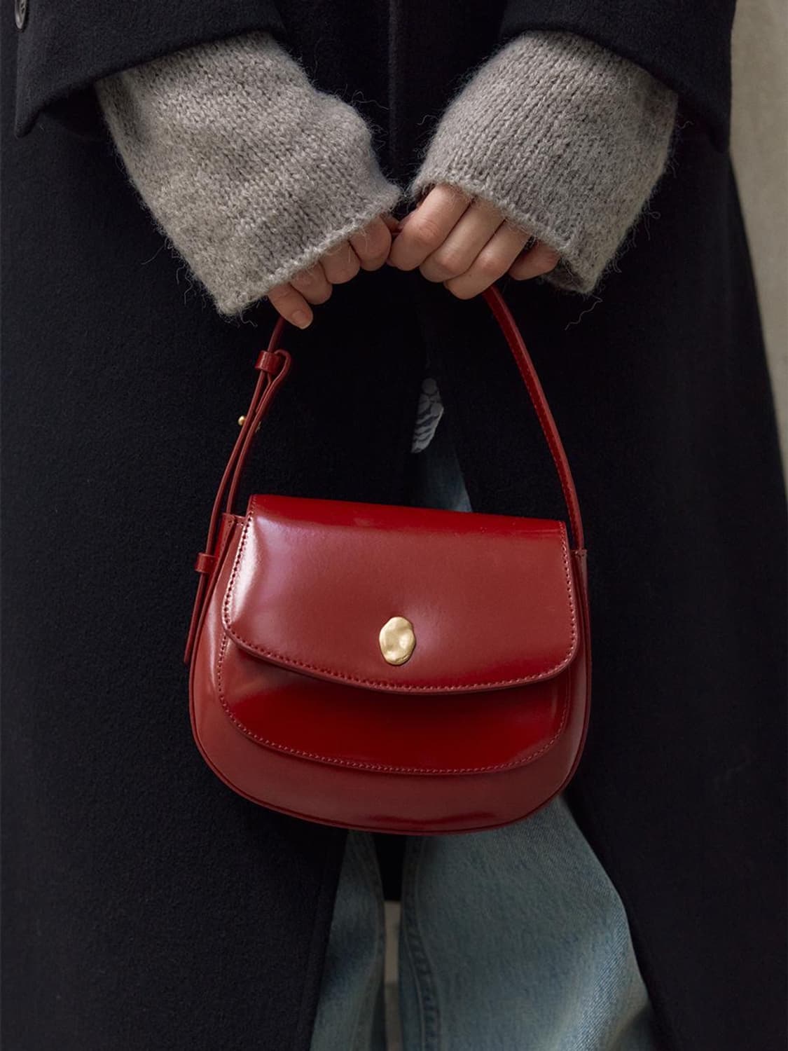 OSTKAKA | AMUSE MINI SADDLE RED [正規品/関税込] MUSINSA | OSTKAKA Amuse Mini Saddle Red