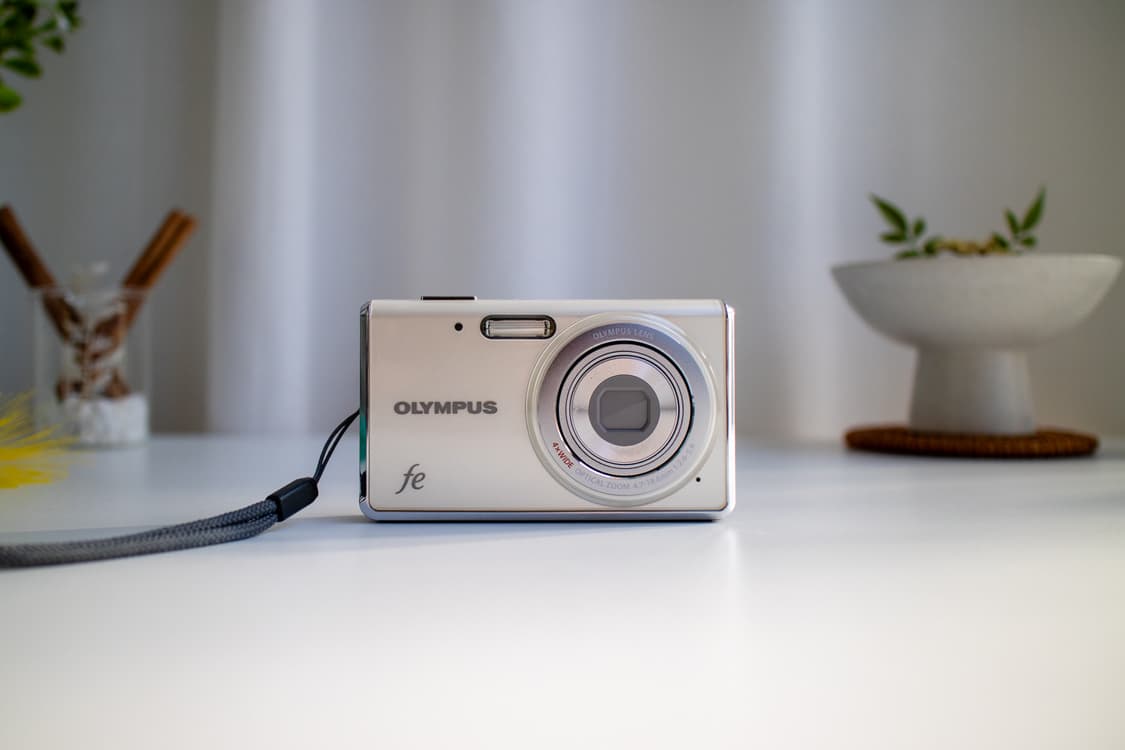 オリンパス OLYMPUS FE-4020 デジタルカメラ 【ジャンク】♡G19