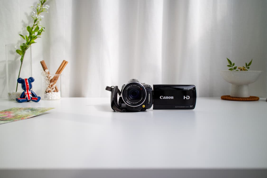 Canon　iVIS HF M32 Canon VIXIA HF M32 Dual Flash Memory Camcorder 4743B001 B&H