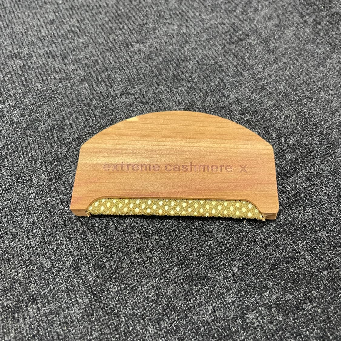 extreme cashmere n°33 azz バラクラバ TEXTURED PURE CASHMERE