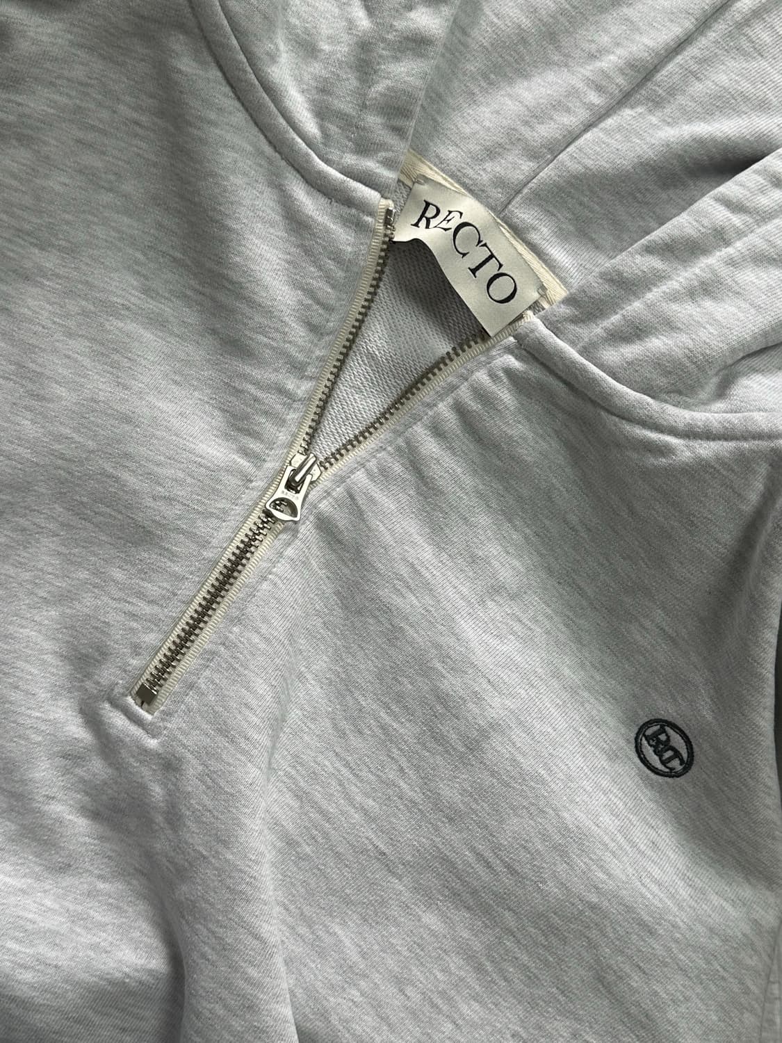 RECTO] / ☆ RAW EDGE COLLAR STAND HALF ZIP-UP /MELANGE GREY