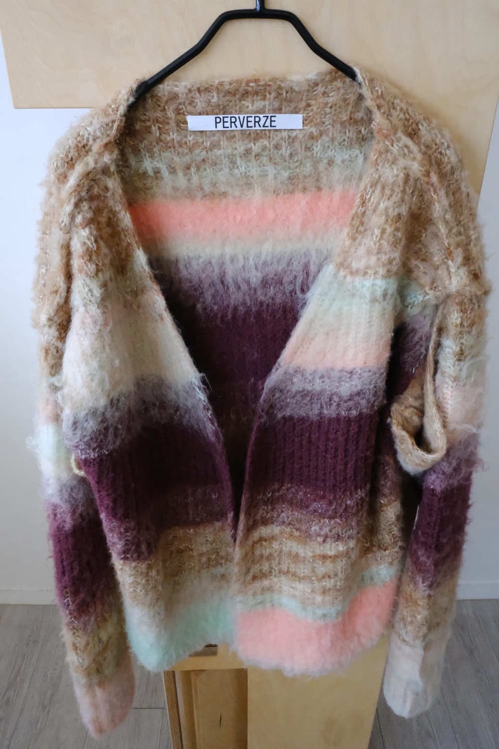 PERVERZE Gradient Stripe Wide Cardigan | 후루츠패밀리