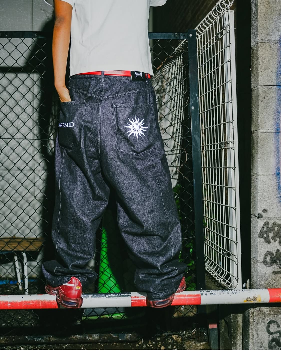 NOREMID RIGIT SUPER BAGGY DENIM – BLACK | 후루츠패밀리