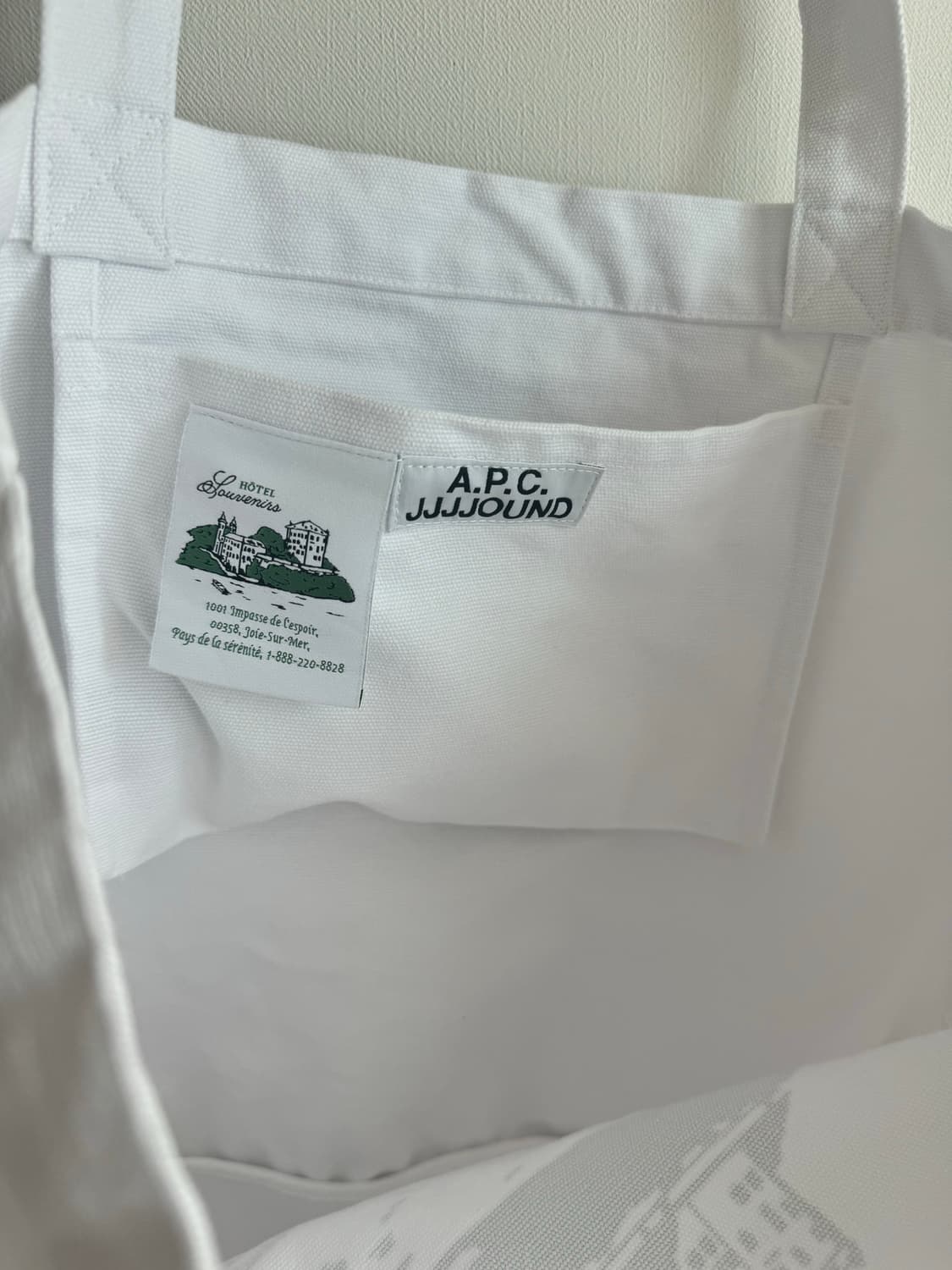 A.P.C. X JJJJound ホワイトエコバッグ 242252M172001_1.jpg