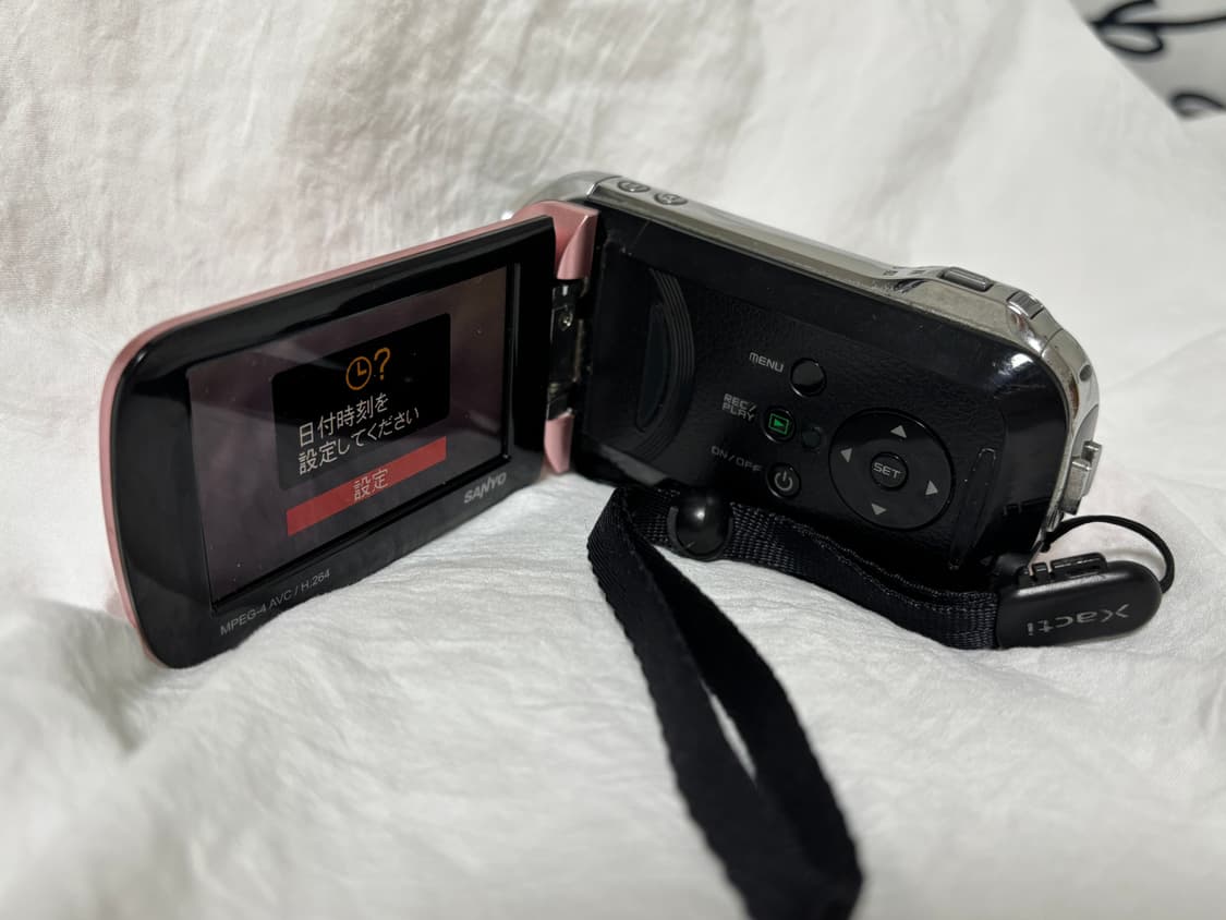 SANYO　Xacti　DMX-GH1 Sanyo Dual Camera Xacti DMX-CG100 and DMX-GH1 • Camera News
