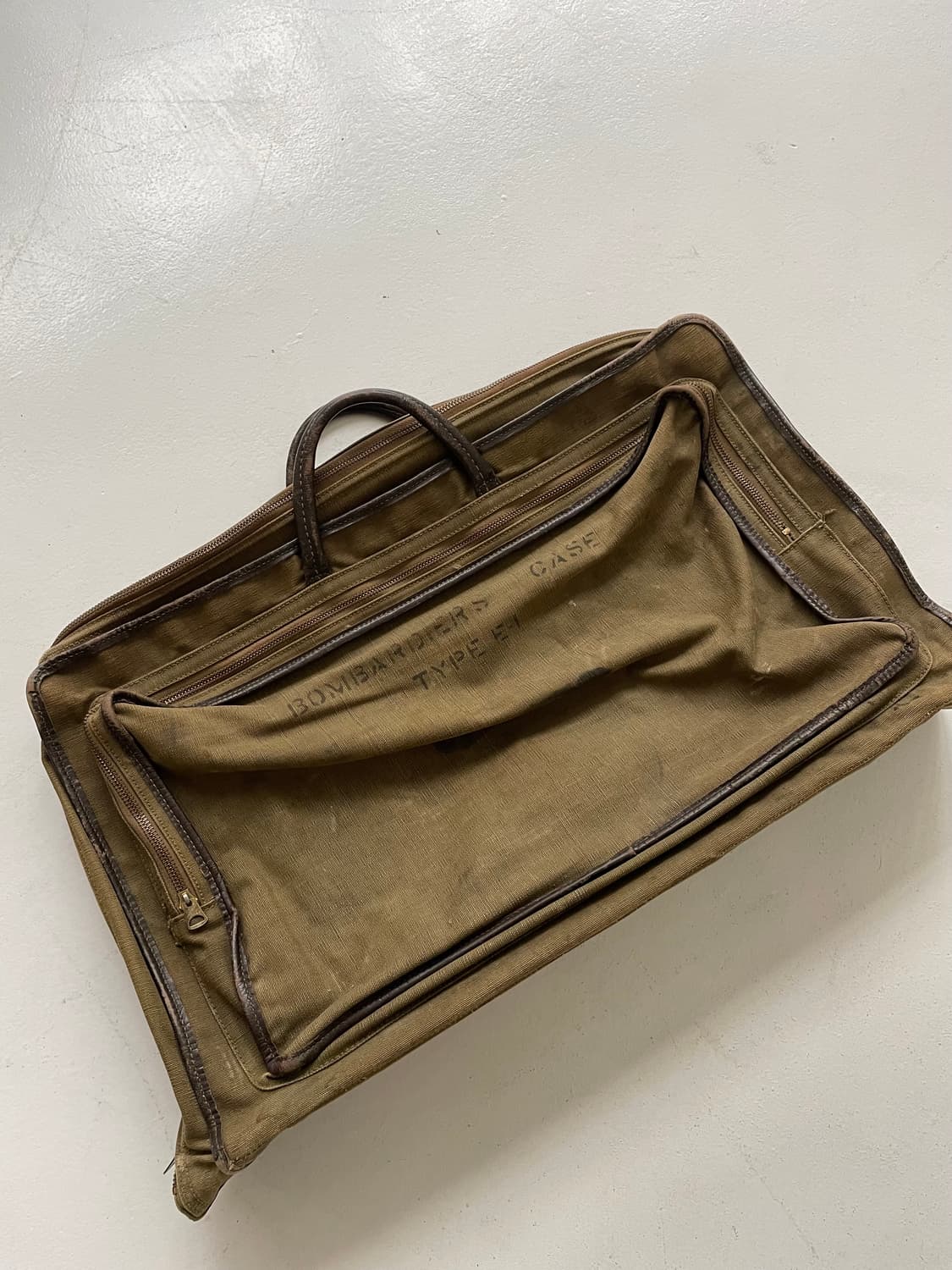 個人装備 WW II USAAF BOMBARDIER'S CASE TYPE E-1 40's WWII USAAF Type E-1 Bombardier's Case Carry on Bag | eBay