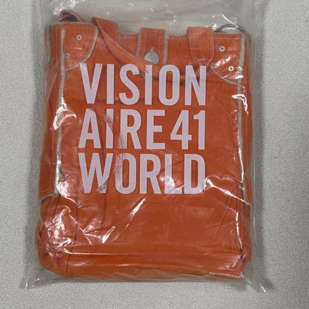Visionaire 41: World (Gap 협업) | 후루츠패밀리