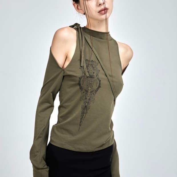 トップス sio seoul SHOULDER CUT-OUT SCISSOR TOP sio seoul】SHOULDER CUT-OUT SCISSOR TOP