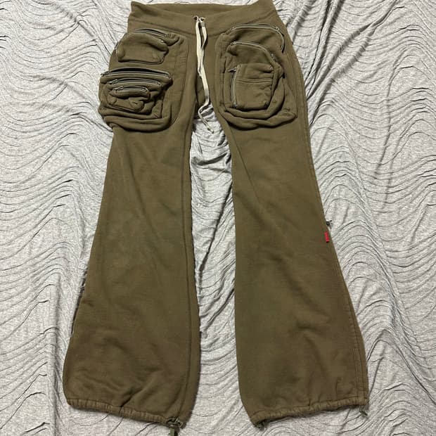 L.G.B” archive flare cargo sweatpants | 후루츠패밀리