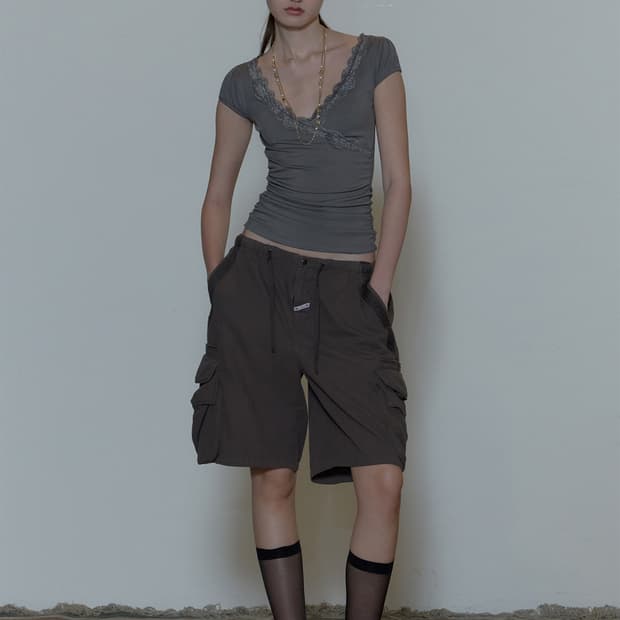 스컬프터 Lace Trim Wrap Tee Charcoal | 후루츠패밀리