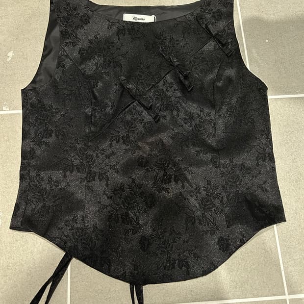 카시코 Ribbon Paneled Sleeveless Black | 후루츠패밀리