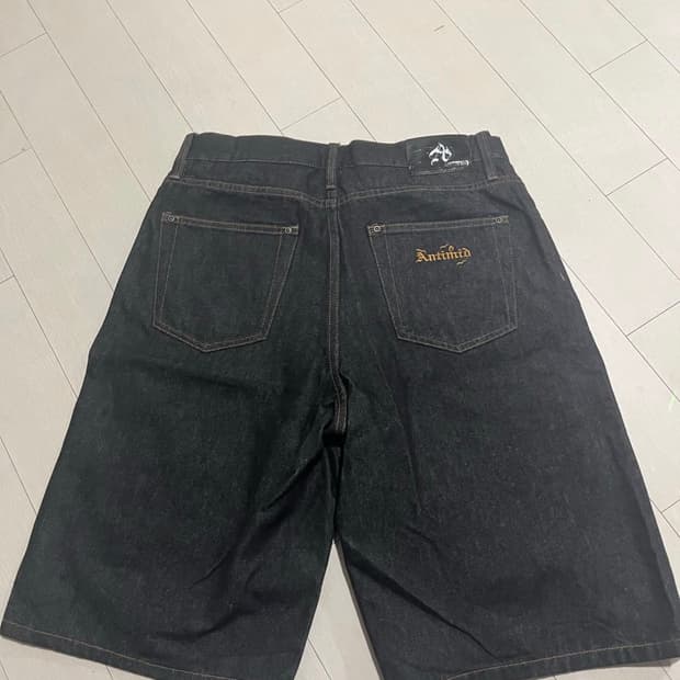 BELVET Star-Studded Rigid Tuck Shorts | 후루츠패밀리