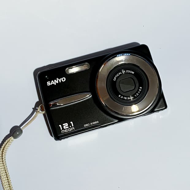 SANYO DSC-X1260コンパクトデジタルカメラ 概要 デジタルカメラ DSC-X1260(R) | デジタルカメラ（三洋