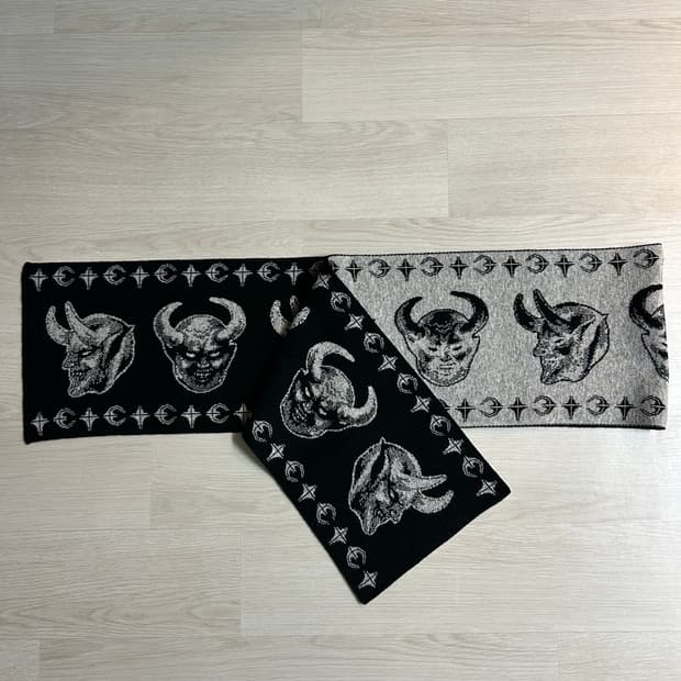 Thug club Satan Muffler | 후루츠패밀리
