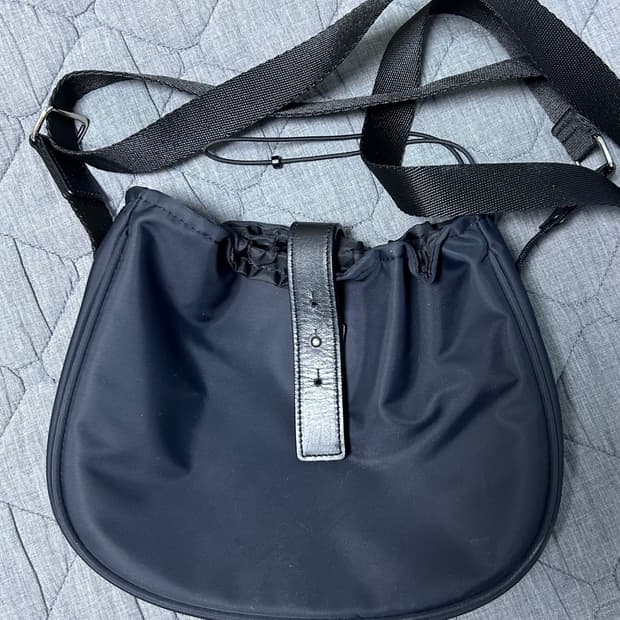 HATCHINGROOM Wavy Messenger Bag Black（Jual Weixier 8642