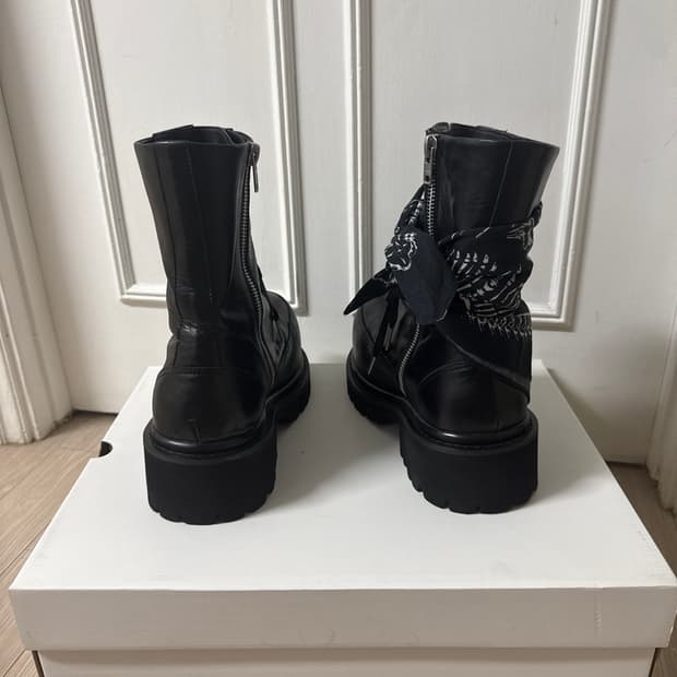 Unconscious.jp / obsidian Recurve Boots | 후루츠패밀리