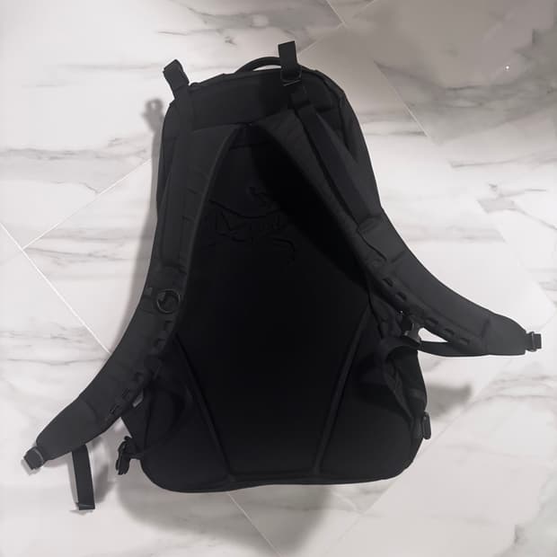 ARCTERYX Arc'teryx Arro 22 Backpack Carbon Copy