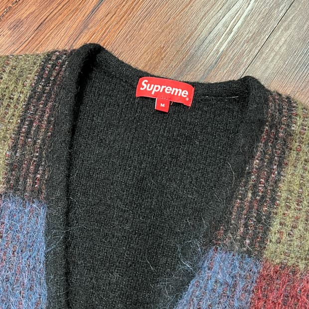 【週末限定価格】Supreme Brushed Grid Cardigan L Supreme Brushed Grid Cardigan (SS22) - $198