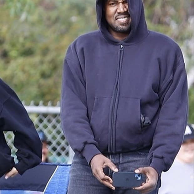 Yeezy gap navy zip-up hoodie | 후루츠패밀리
