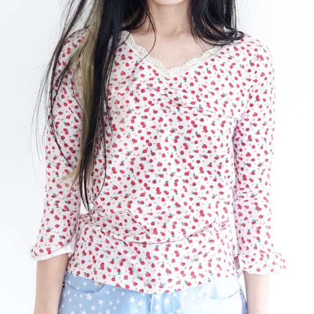 샵페어리 little strawberry lace top (ivory) | 후루츠패밀리