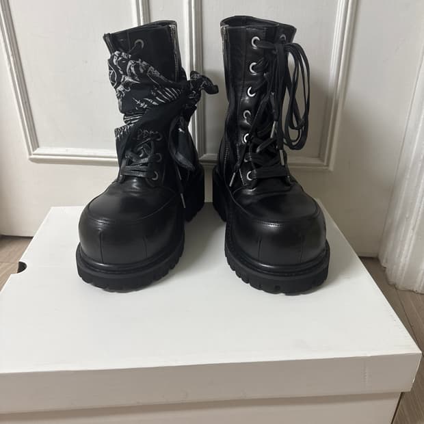 Unconscious.jp / obsidian Recurve Boots | 후루츠패밀리