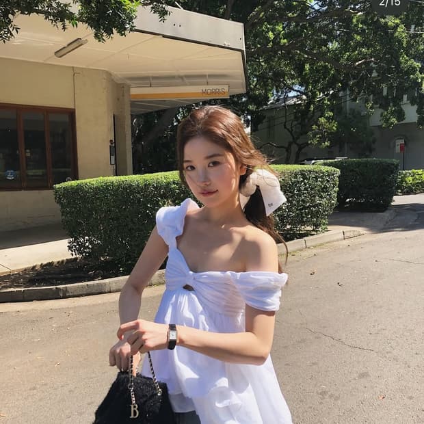 The barnnet Magnolia Off-Shoulder Top 白②