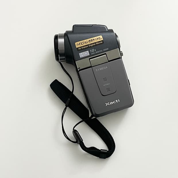 希少動作品♪ SANYO Xacti DMX-C1 シルバー SANYO Xacti DMX-C1 シルバー 希少動作品♪ SANYO Xacti DMX-C1